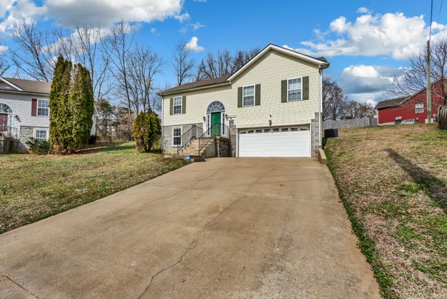 1116 Gunpoint Dr, Clarksville, TN 37042