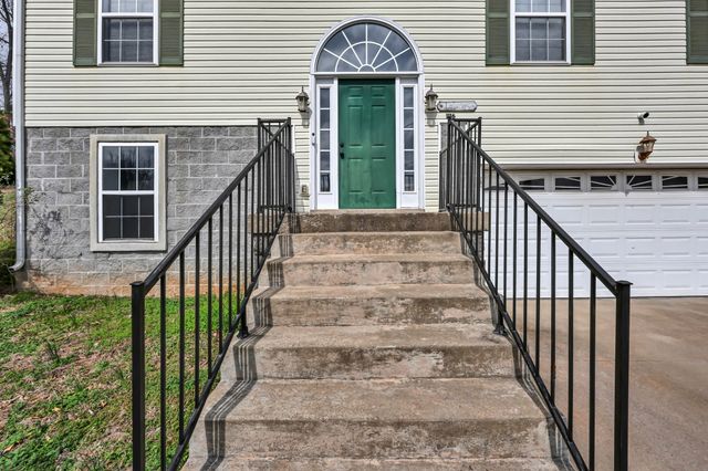 1116 Gunpoint Dr, Clarksville, TN 37042