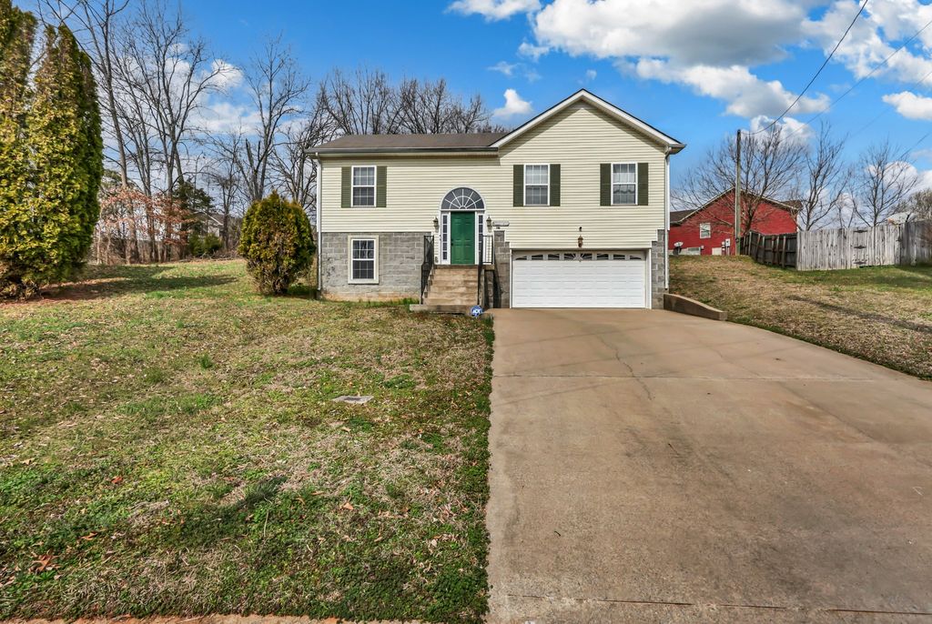 1116 Gunpoint Dr, Clarksville, TN 37042