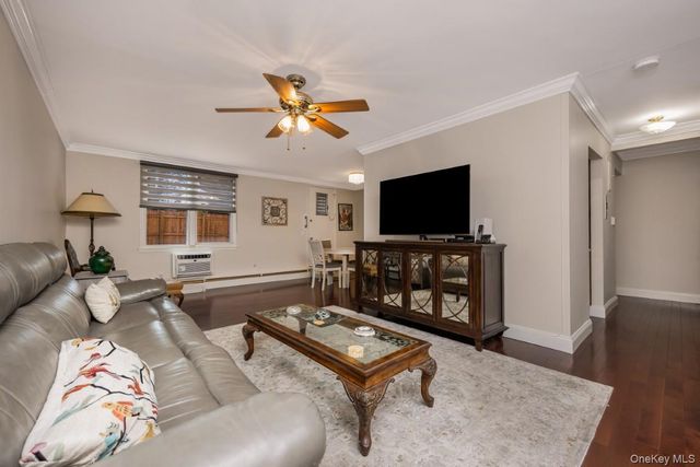596 Broadway 15A, Lynbrook, NY 11563