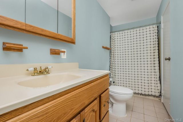 596 Broadway 15A, Lynbrook, NY 11563