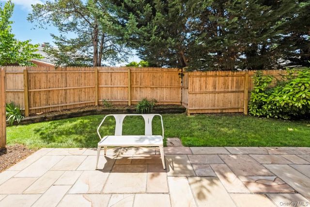 596 Broadway 15A, Lynbrook, NY 11563