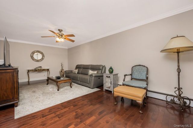 596 Broadway 15A, Lynbrook, NY 11563