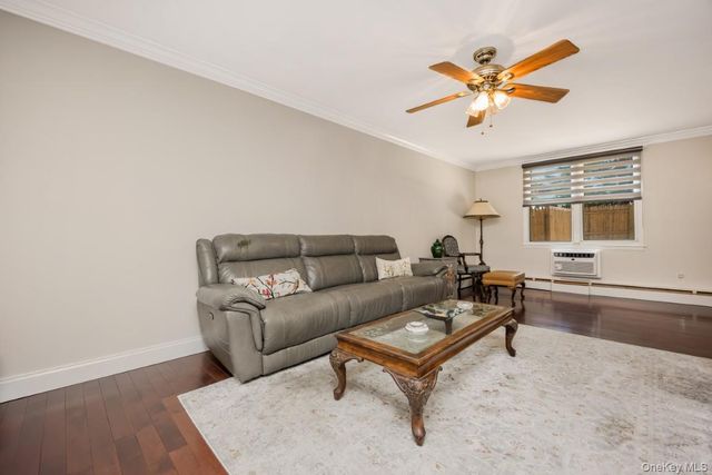 596 Broadway 15A, Lynbrook, NY 11563