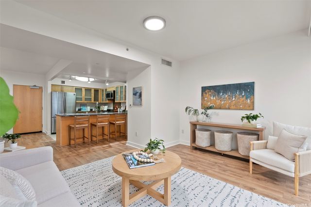 600 Queen Street 2407, Honolulu, HI 96813