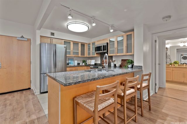 600 Queen Street 2407, Honolulu, HI 96813