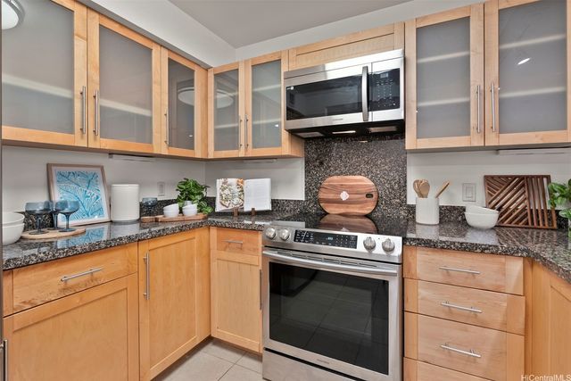 600 Queen Street 2407, Honolulu, HI 96813