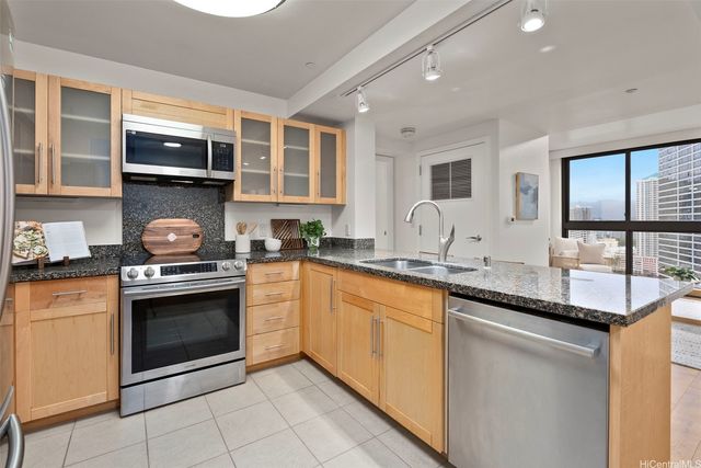 600 Queen Street 2407, Honolulu, HI 96813