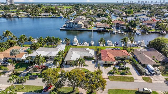 752 Lagoon Drive, North Palm Beach, FL 33408