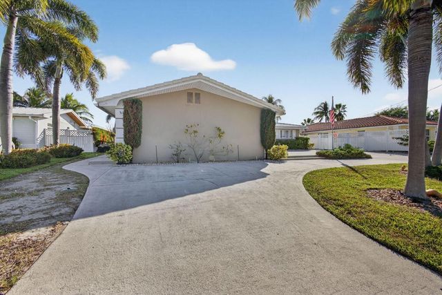 752 Lagoon Drive, North Palm Beach, FL 33408