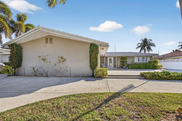 752 Lagoon Drive, North Palm Beach, FL 33408