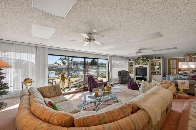 752 Lagoon Drive, North Palm Beach, FL 33408