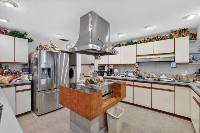 752 Lagoon Drive, North Palm Beach, FL 33408