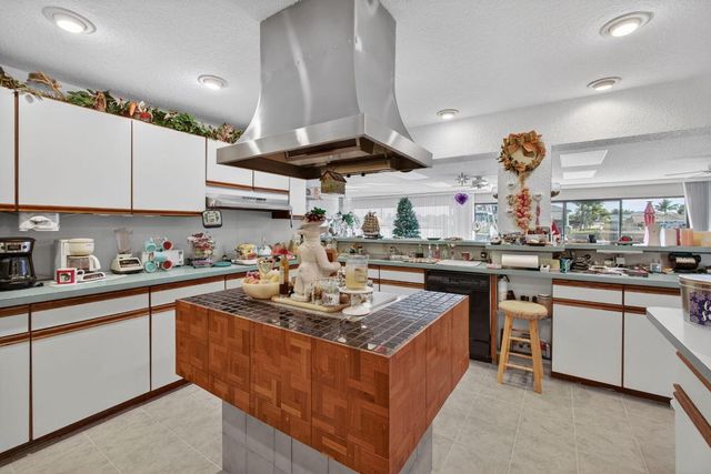 752 Lagoon Drive, North Palm Beach, FL 33408