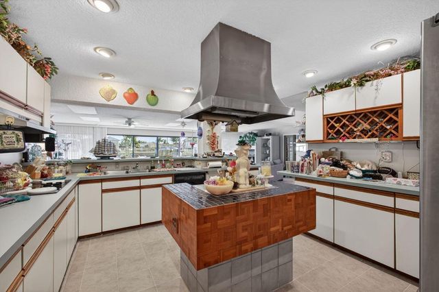 752 Lagoon Drive, North Palm Beach, FL 33408