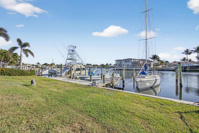 752 Lagoon Drive, North Palm Beach, FL 33408