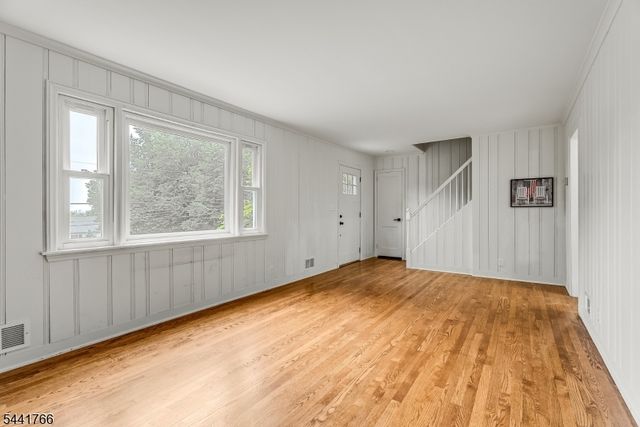 27 Dogwood Rd, Morris Plains Boro, NJ 07950