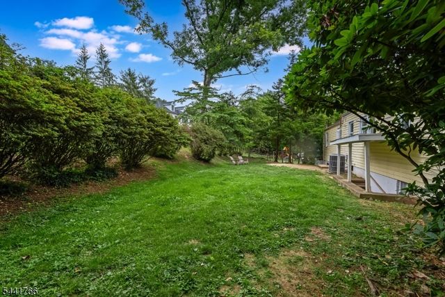 27 Dogwood Rd, Morris Plains Boro, NJ 07950