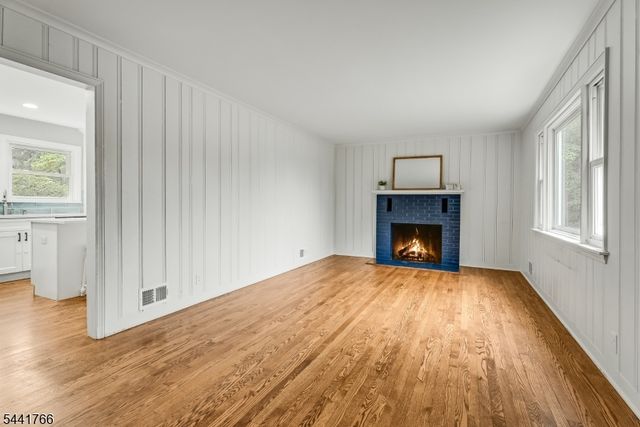 27 Dogwood Rd, Morris Plains Boro, NJ 07950