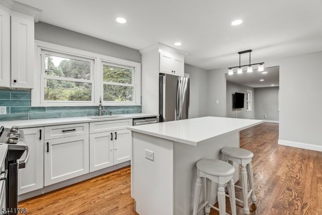 27 Dogwood Rd, Morris Plains Boro, NJ 07950