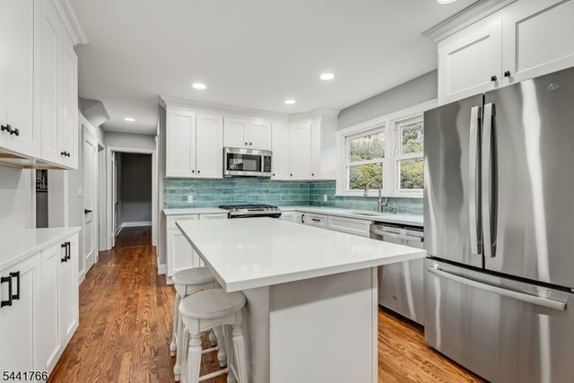 27 Dogwood Rd, Morris Plains Boro, NJ 07950