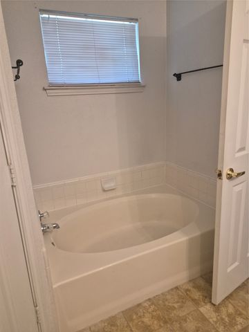 5524 Royal Meadow Lane, Arlington, TX 76017
