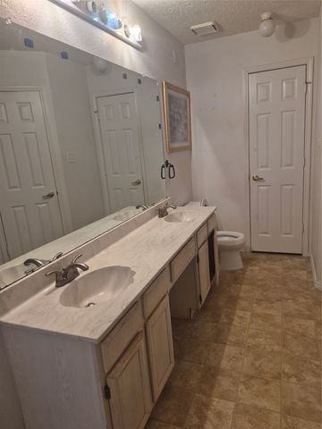 5524 Royal Meadow Lane, Arlington, TX 76017