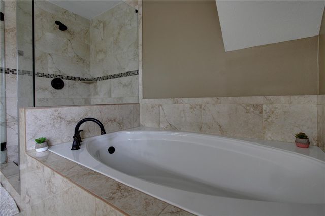 6002 Thom Road, Humble, TX 77346