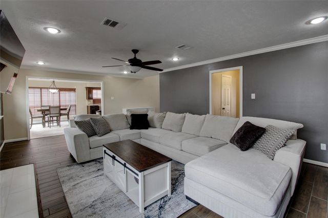 6002 Thom Road, Humble, TX 77346