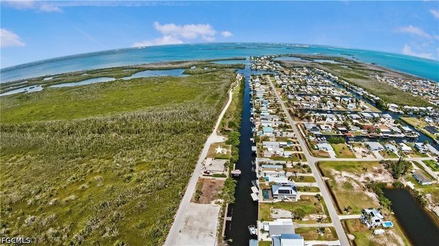 2807 Cussell DR, St James City, FL 33956