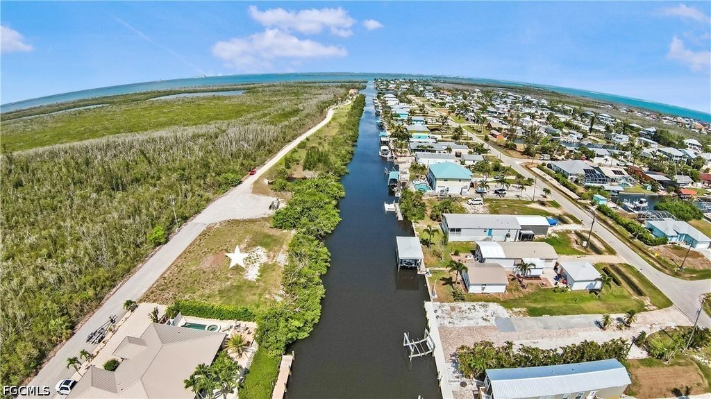 2807 Cussell DR, St James City, FL 33956