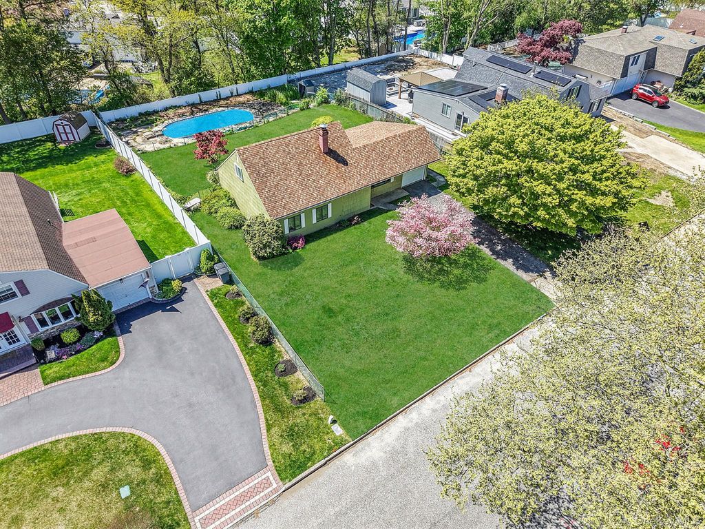 88 Matsunaye Drive, Medford, NY 11763