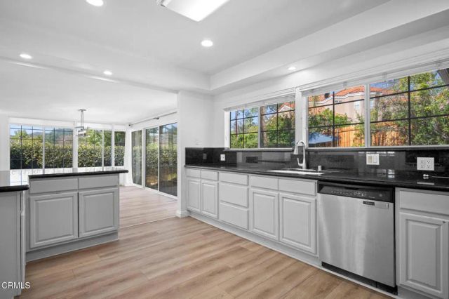 1715 La Barranca Road, La Canada Flintridge, CA 91011