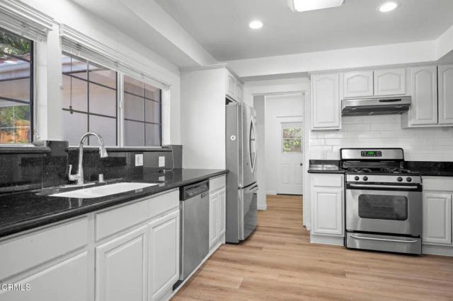 1715 La Barranca Road, La Canada Flintridge, CA 91011