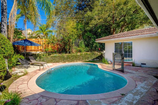 1715 La Barranca Road, La Canada Flintridge, CA 91011