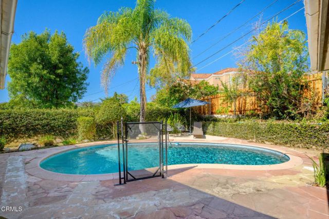1715 La Barranca Road, La Canada Flintridge, CA 91011