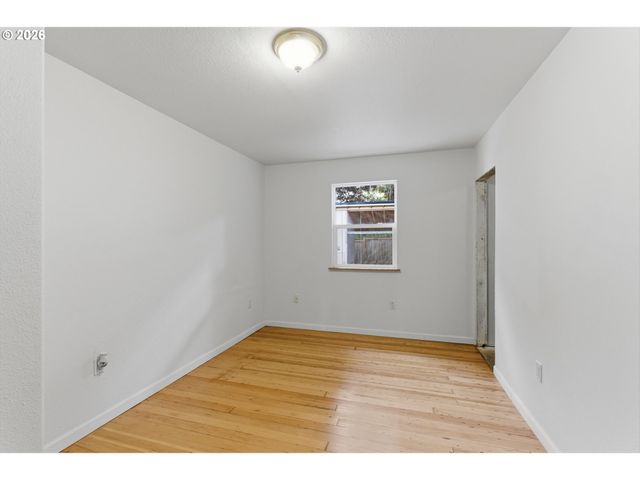 6334 Ne HASSALO St Ne, Portland, OR 97213