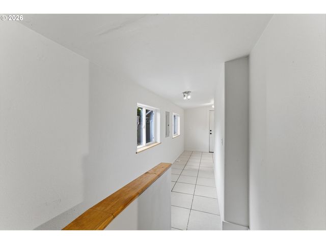 6334 Ne HASSALO St Ne, Portland, OR 97213