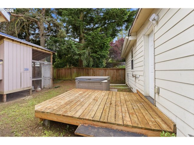 6334 Ne HASSALO St Ne, Portland, OR 97213