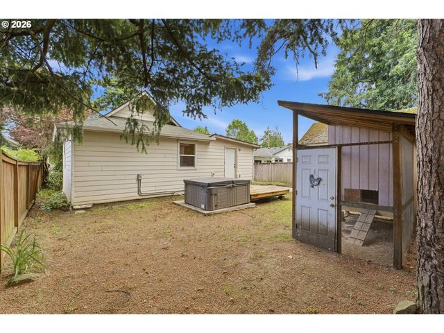6334 Ne HASSALO St Ne, Portland, OR 97213
