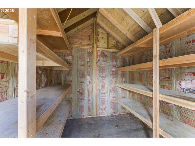 6334 Ne HASSALO St Ne, Portland, OR 97213