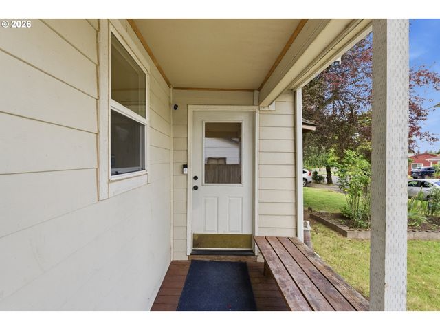 6334 Ne HASSALO St Ne, Portland, OR 97213