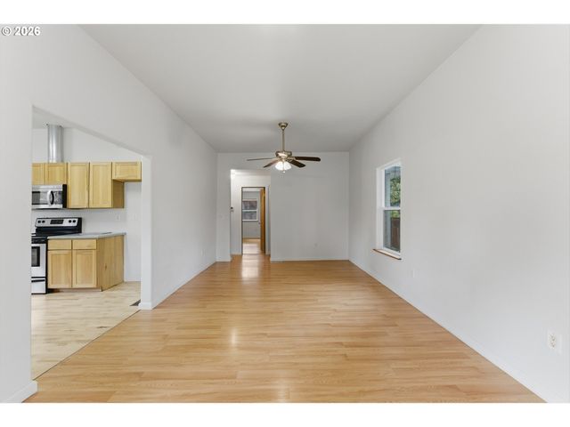 6334 Ne HASSALO St Ne, Portland, OR 97213
