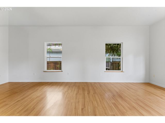 6334 Ne HASSALO St Ne, Portland, OR 97213