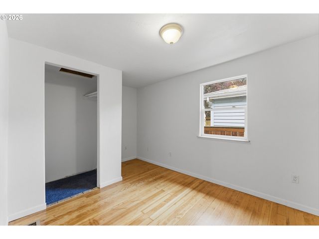 6334 Ne HASSALO St Ne, Portland, OR 97213