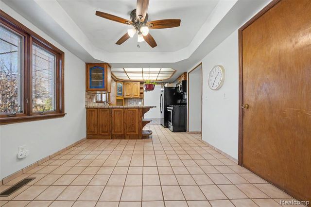 29243 Lloyd Drive, Warren, MI 48092