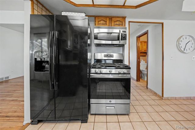 29243 Lloyd Drive, Warren, MI 48092