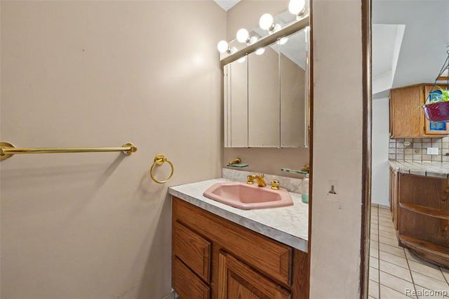 29243 Lloyd Drive, Warren, MI 48092