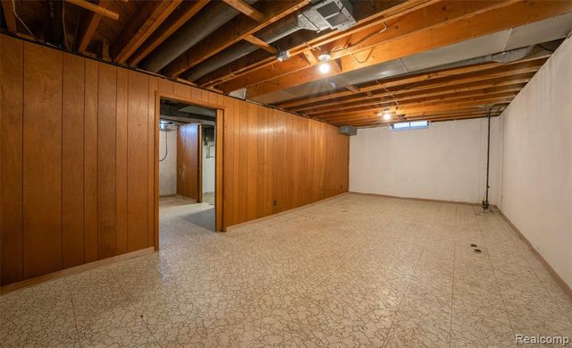 29243 Lloyd Drive, Warren, MI 48092