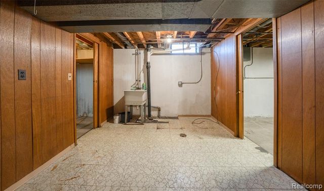 29243 Lloyd Drive, Warren, MI 48092